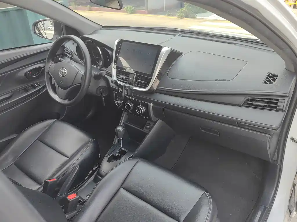 Toyota Yaris L — фото 4