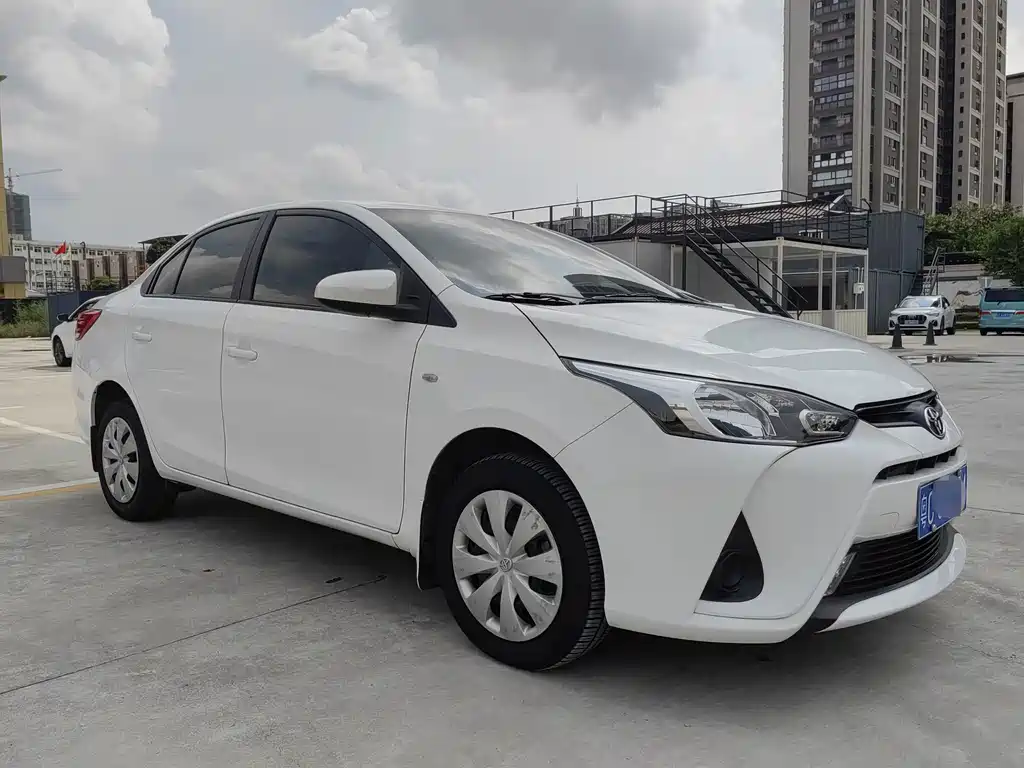 Toyota Yaris L — фото 5