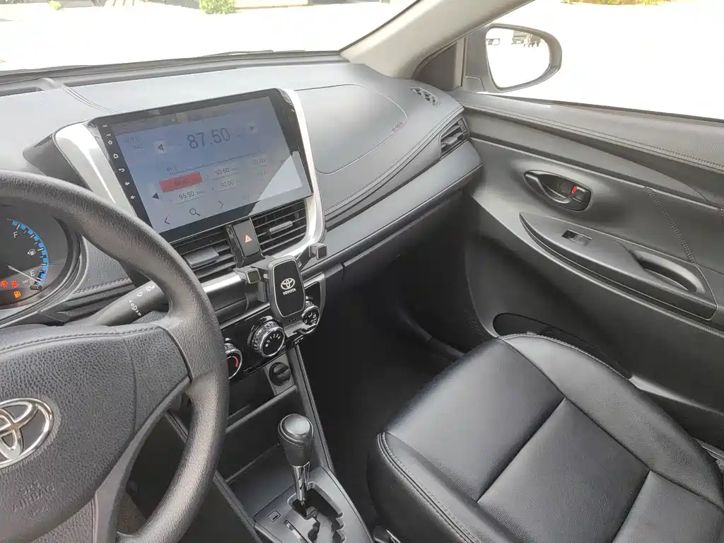 Toyota Yaris L — фото 6