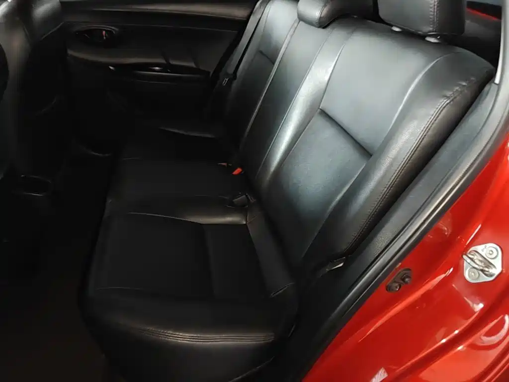 Toyota Yaris L — фото 17