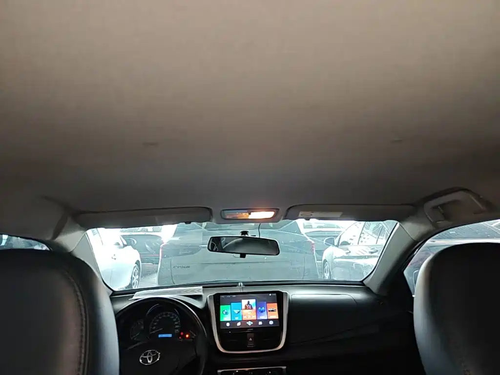 Toyota Yaris L — фото 18
