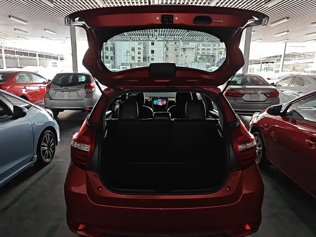 Toyota Yaris L — фото 19