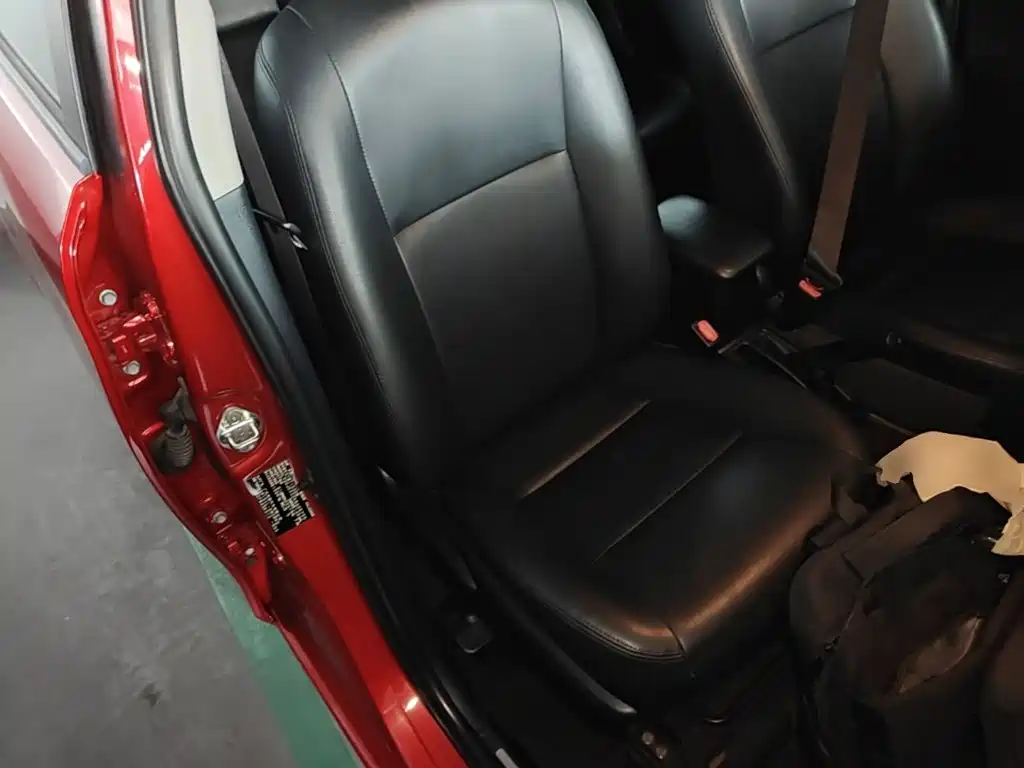 Toyota Yaris L — фото 25