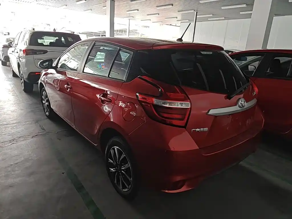 Toyota Yaris L — фото 5