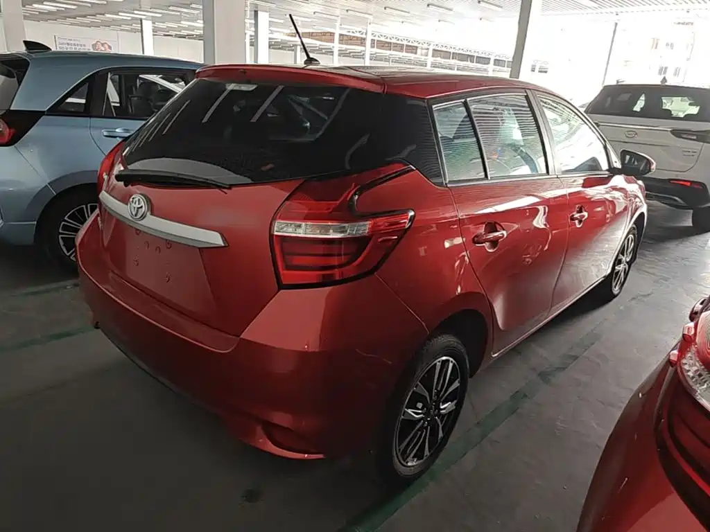 Toyota Yaris L — фото 7