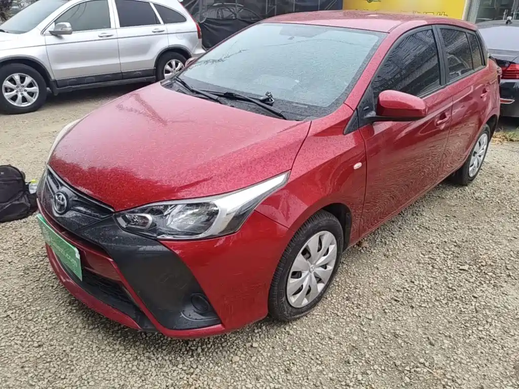 Toyota Yaris L — фото 2