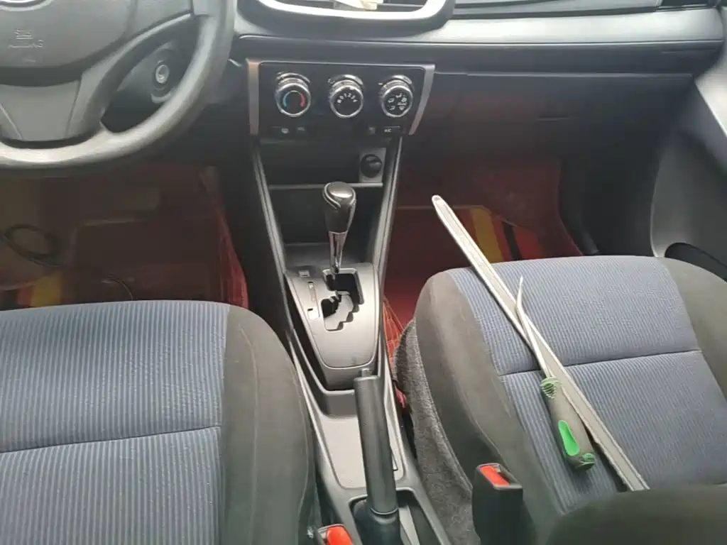 Toyota Yaris L — фото 14