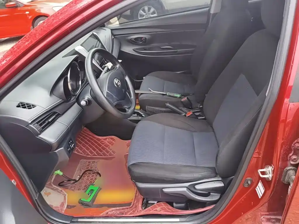 Toyota Yaris L — фото 15