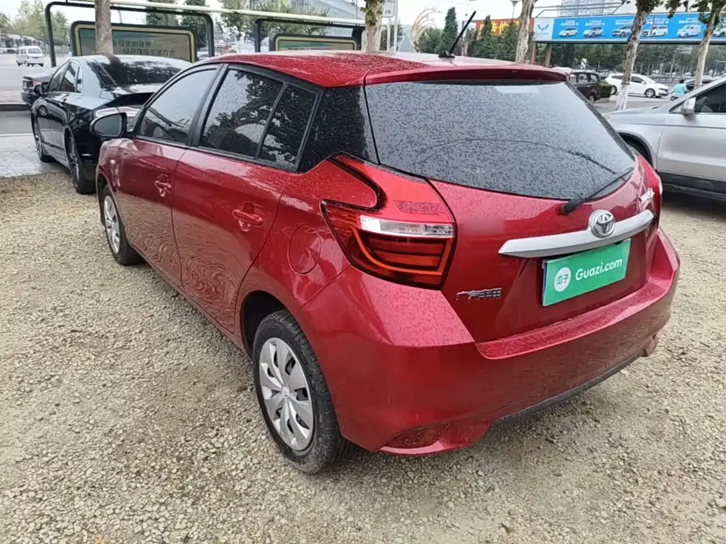 Toyota Yaris L — фото 5