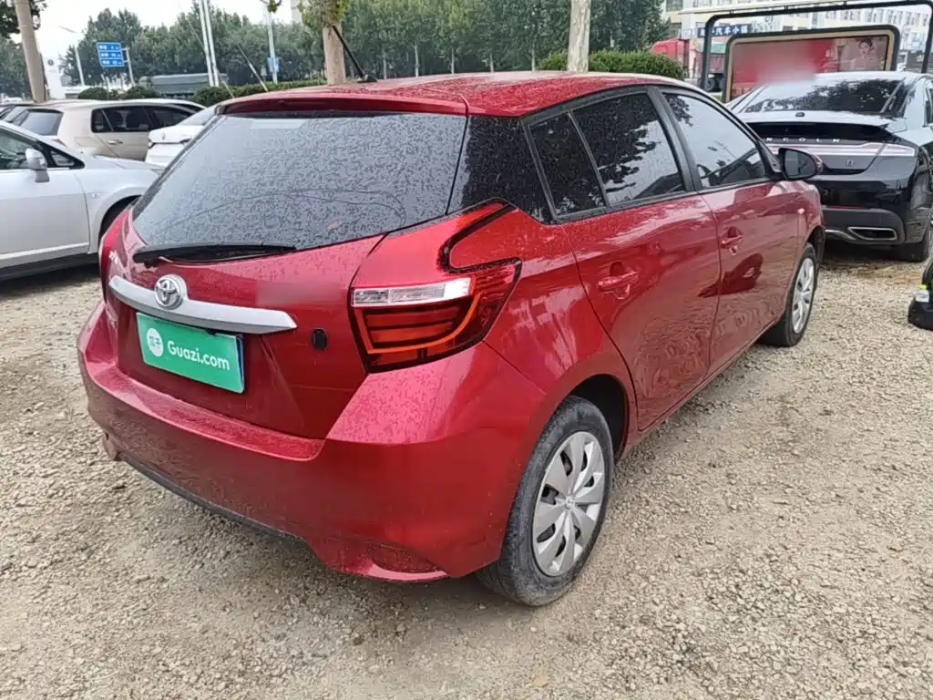 Toyota Yaris L — фото 7
