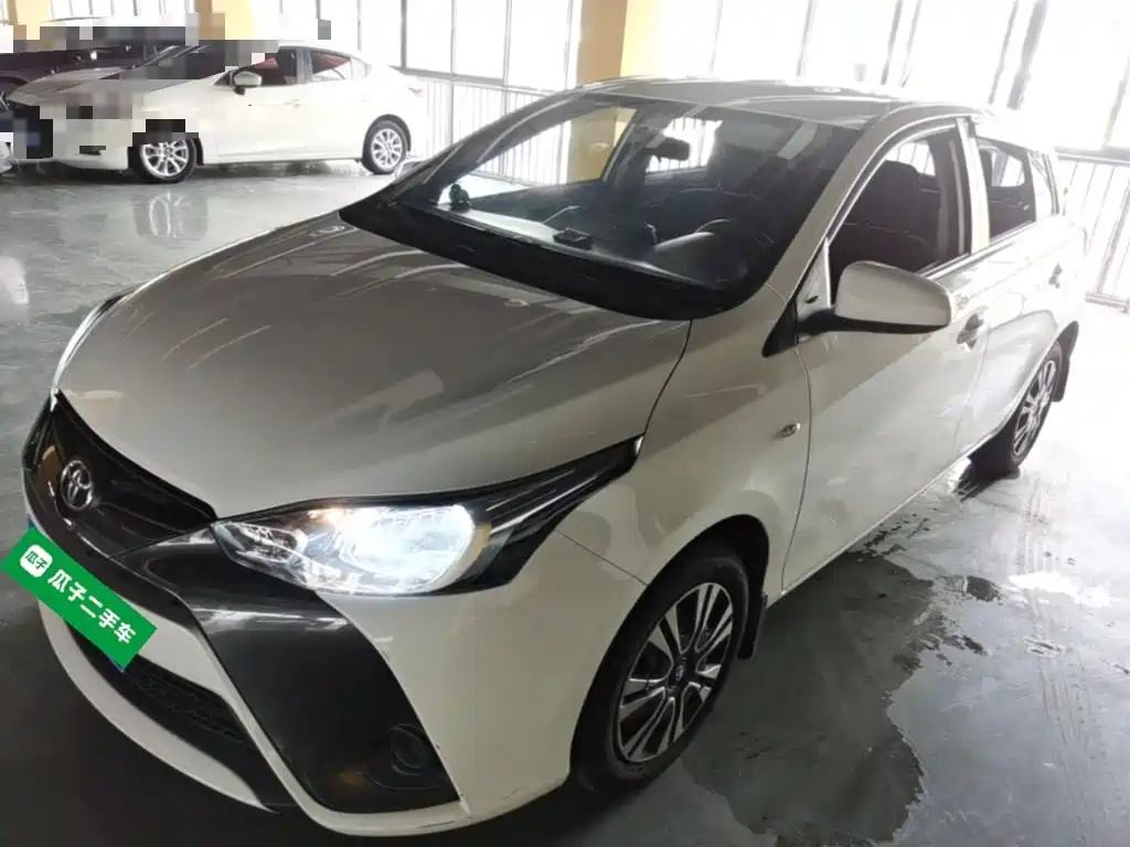 Toyota Yaris L — фото 2