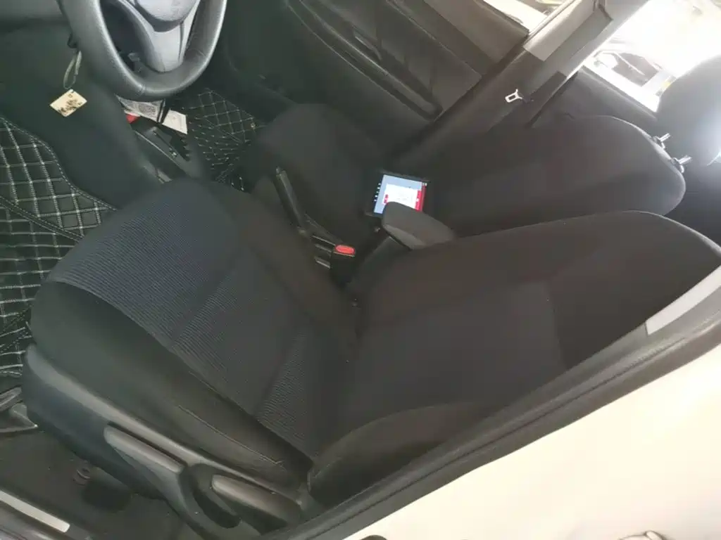 Toyota Yaris L — фото 15