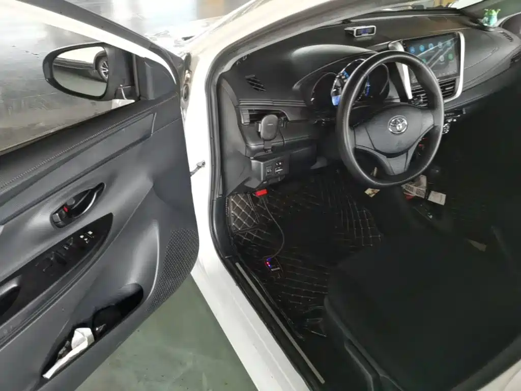 Toyota Yaris L — фото 16