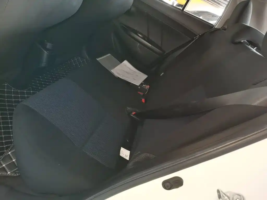 Toyota Yaris L — фото 17