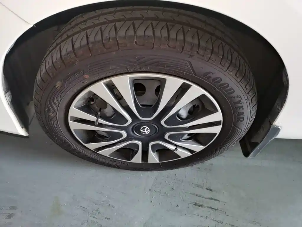 Toyota Yaris L — фото 23