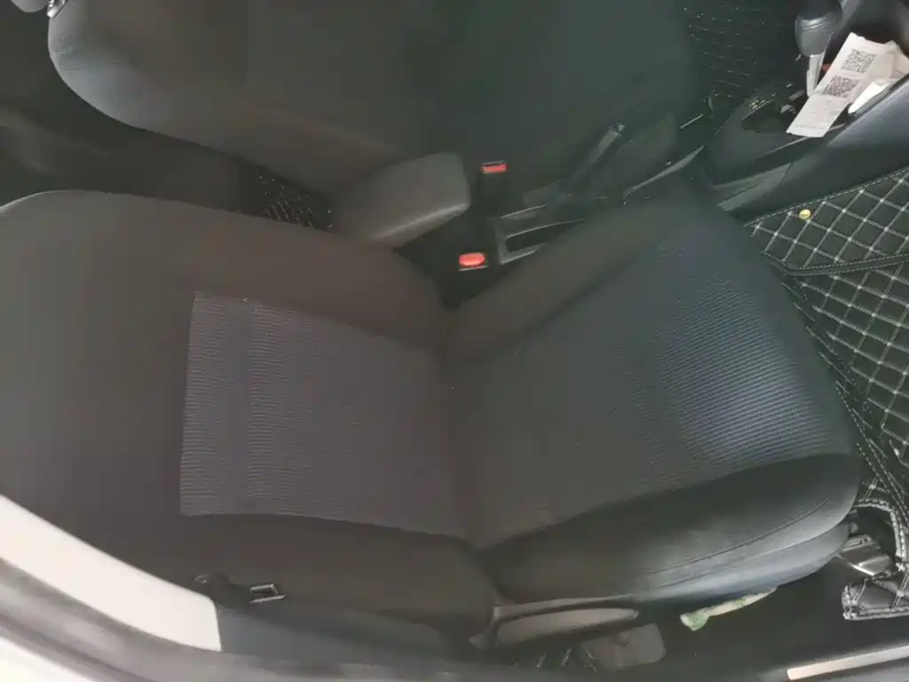 Toyota Yaris L — фото 25