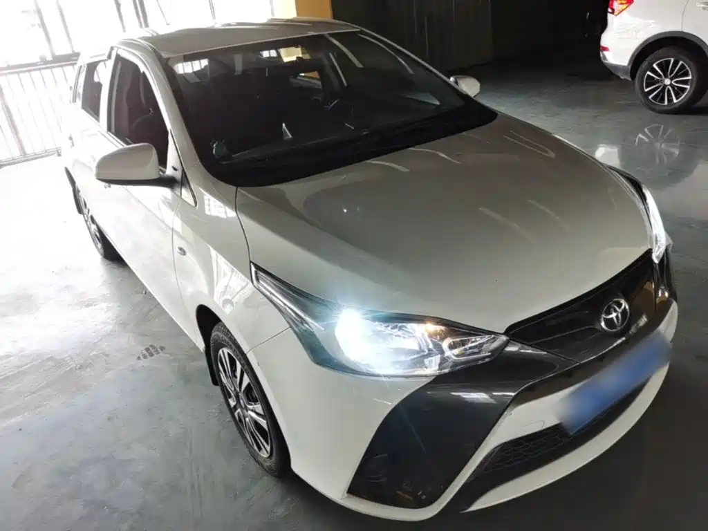 Toyota Yaris L — фото 4