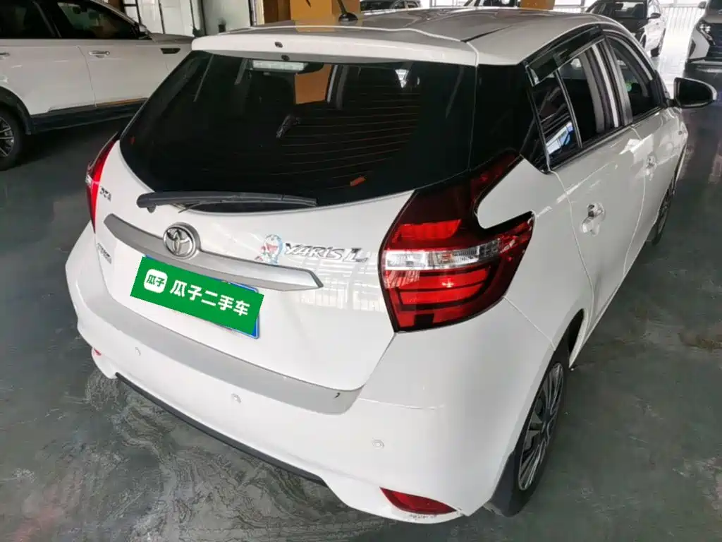 Toyota Yaris L — фото 7