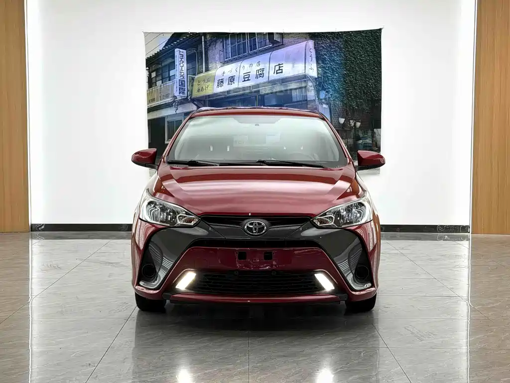 Toyota Yaris L — фото 2