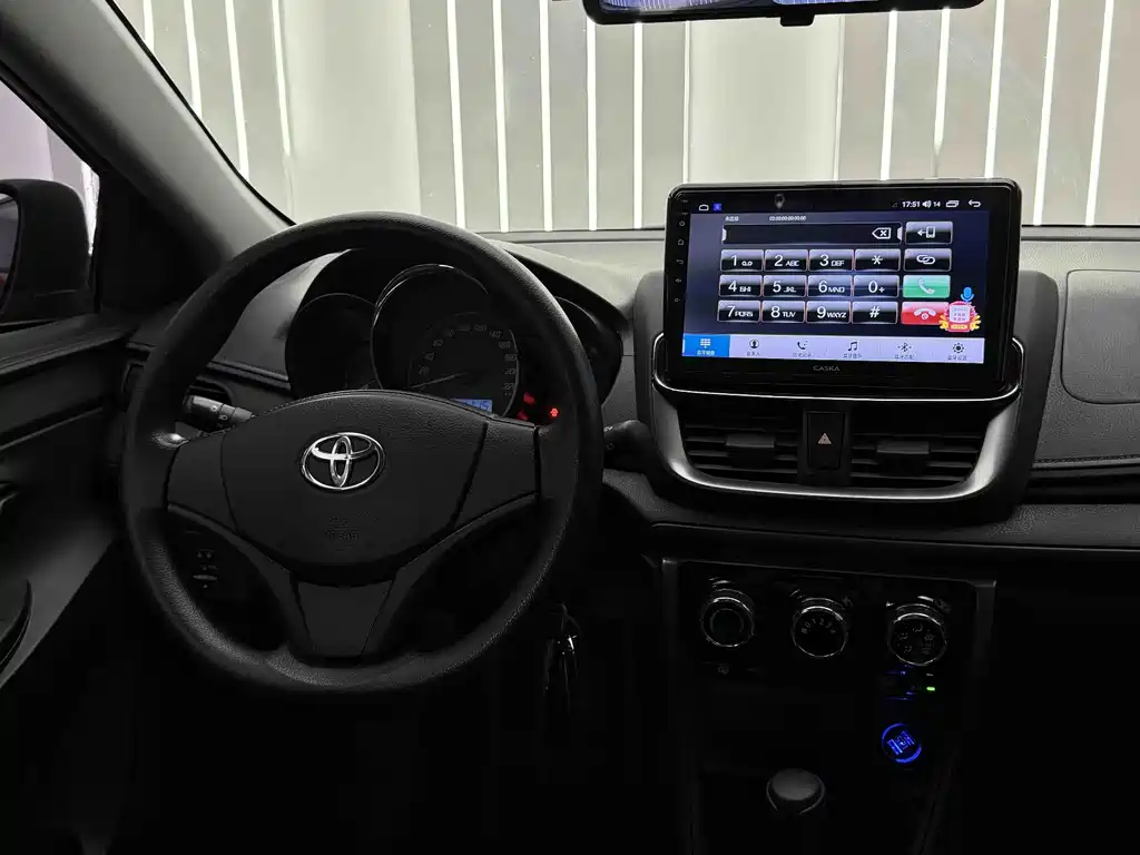 Toyota Yaris L — фото 14