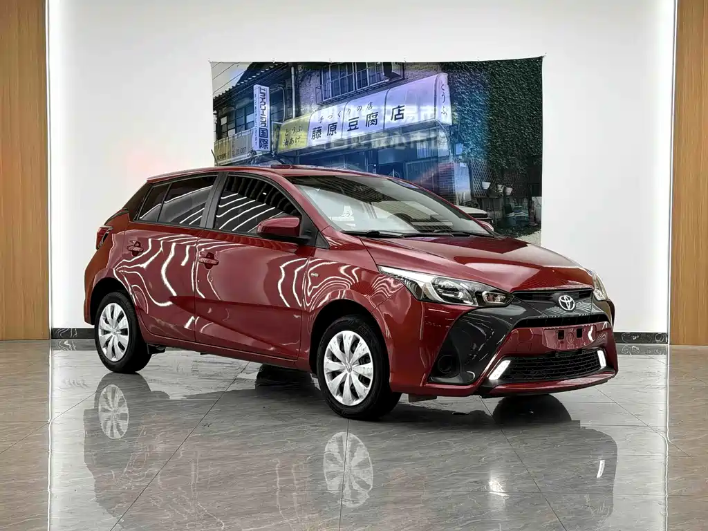 Toyota Yaris L — фото 3