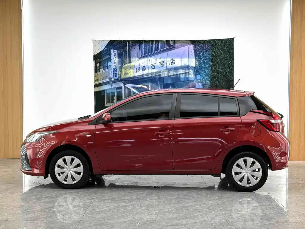 Toyota Yaris L — фото 4