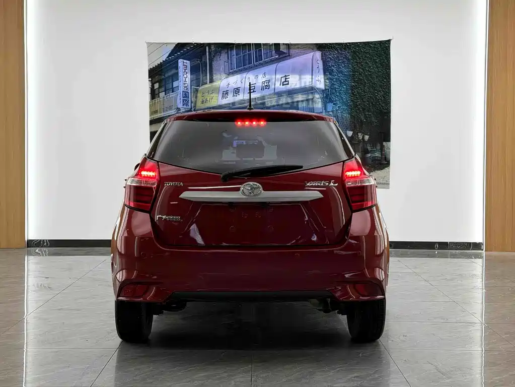 Toyota Yaris L — фото 7