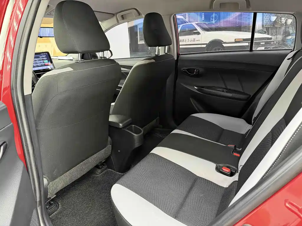 Toyota Yaris L — фото 9