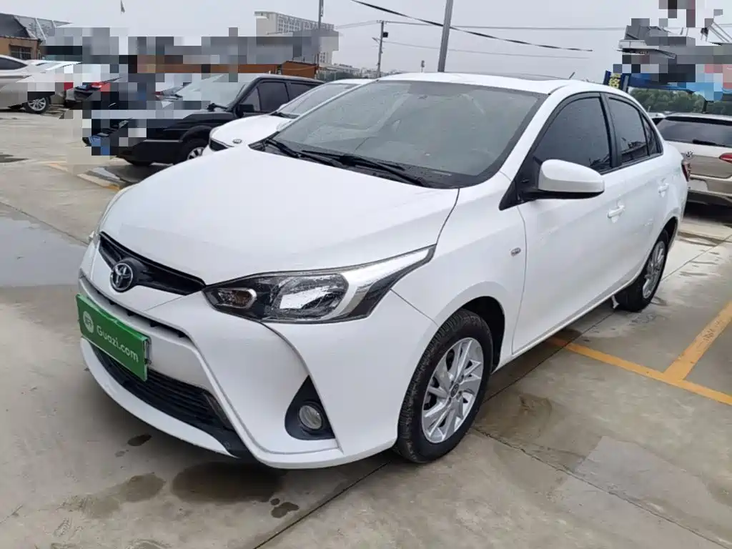 Toyota Yaris L — фото 2