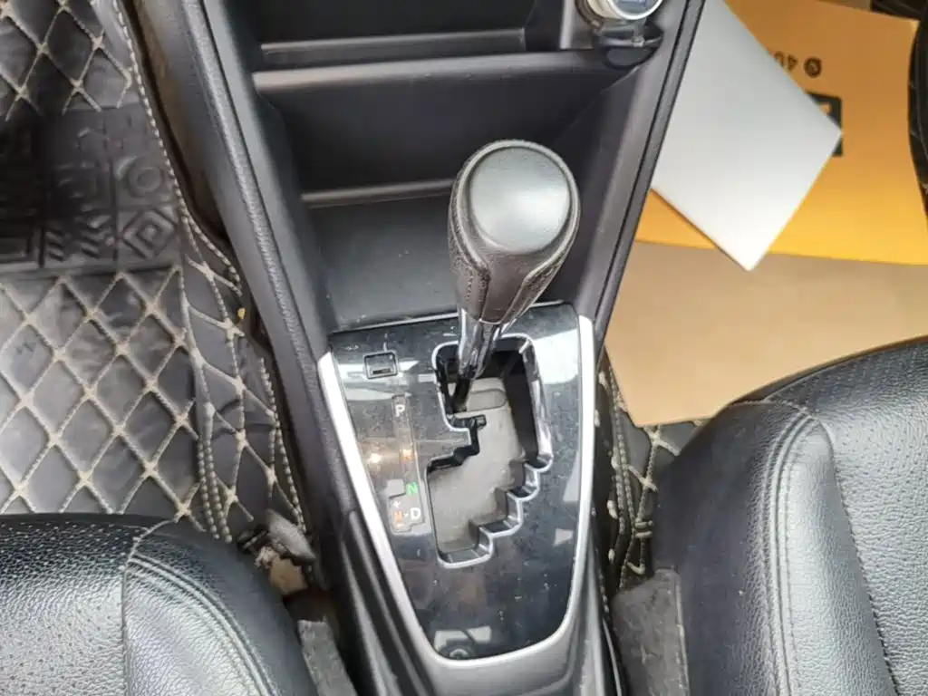 Toyota Yaris L — фото 14