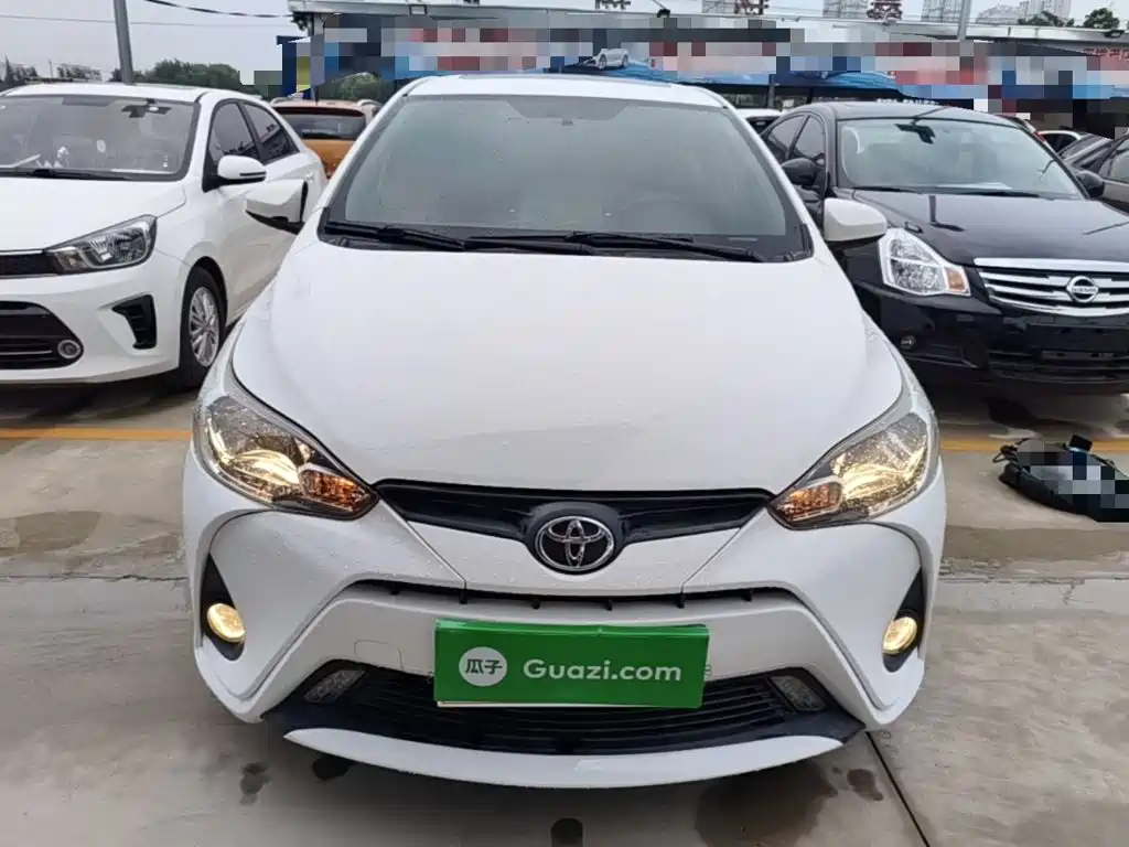 Toyota Yaris L — фото 3