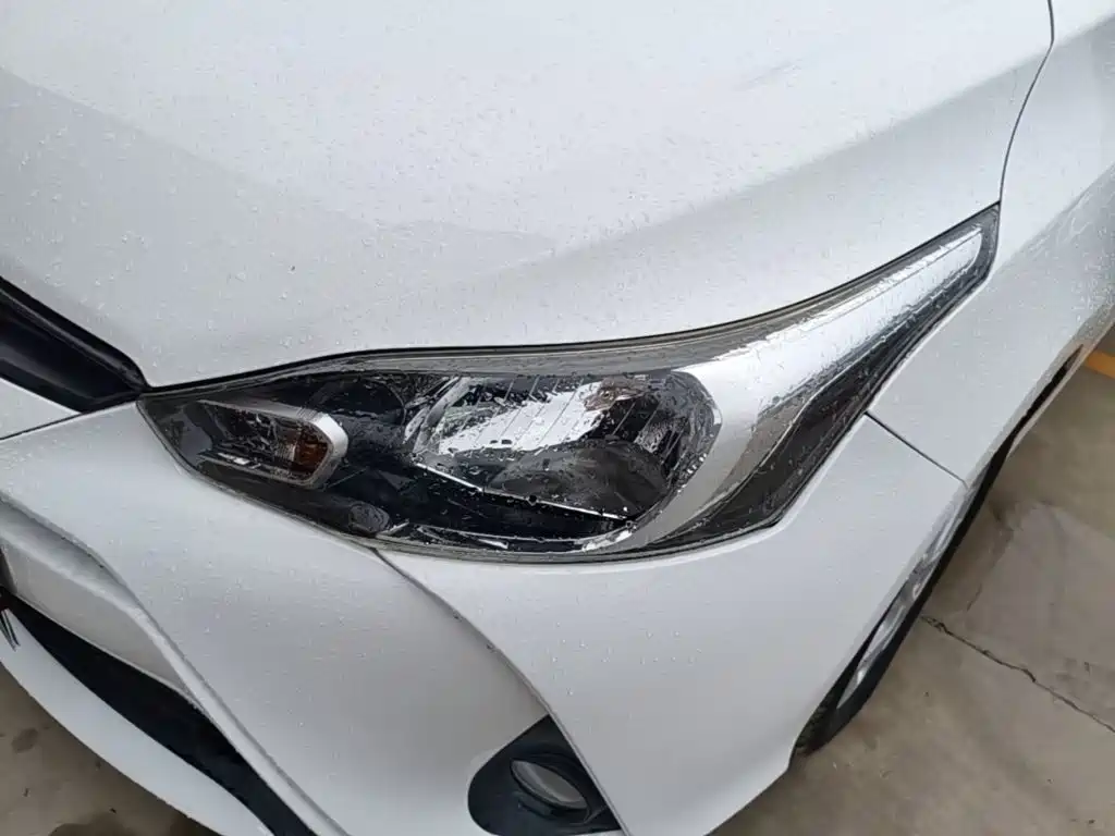 Toyota Yaris L — фото 24