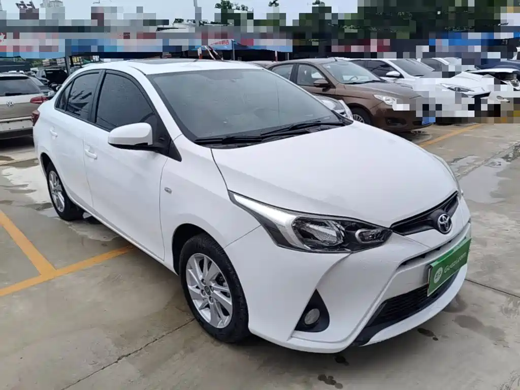 Toyota Yaris L — фото 4