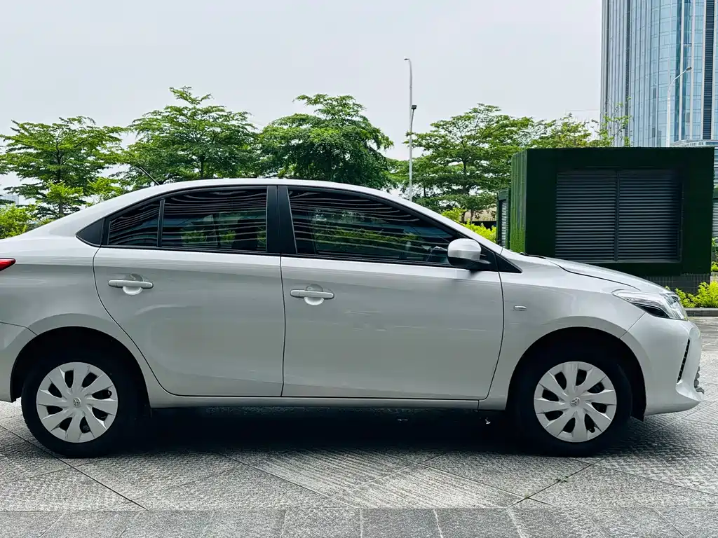 Toyota Vios — фото 4
