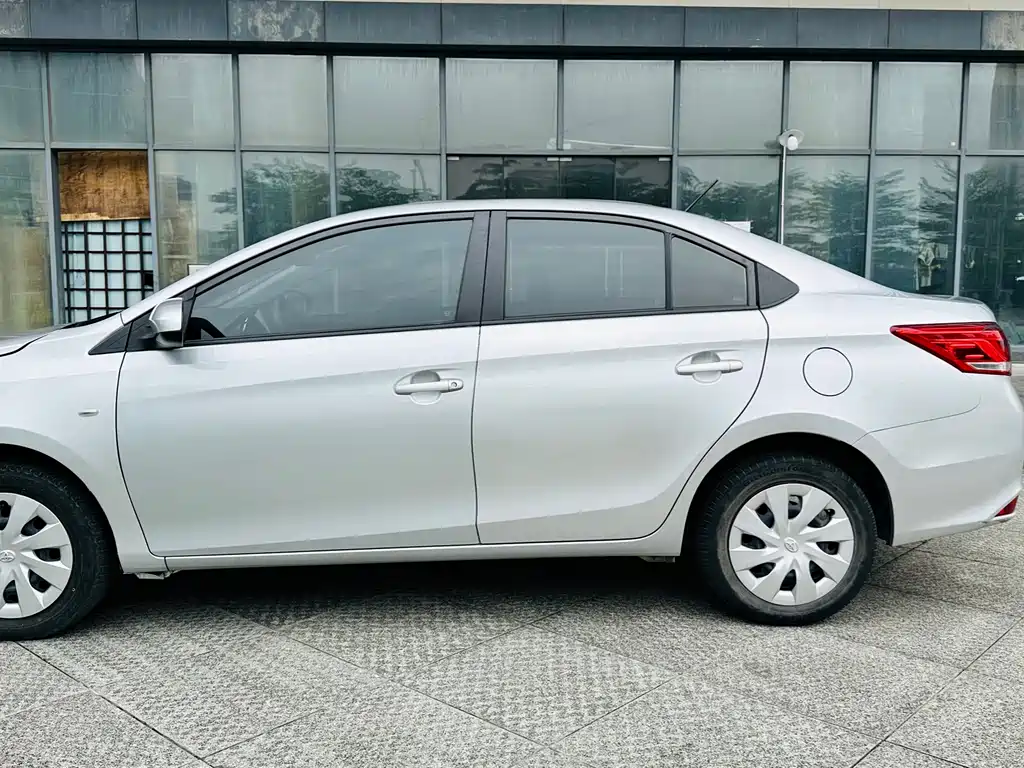 Toyota Vios — фото 5