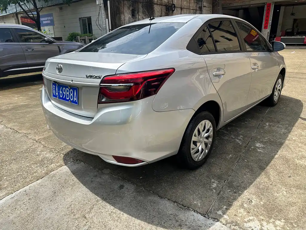 Toyota Vios — фото 4