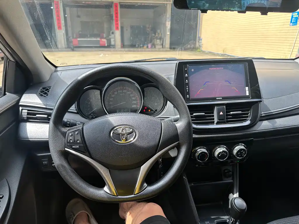Toyota Vios — фото 10