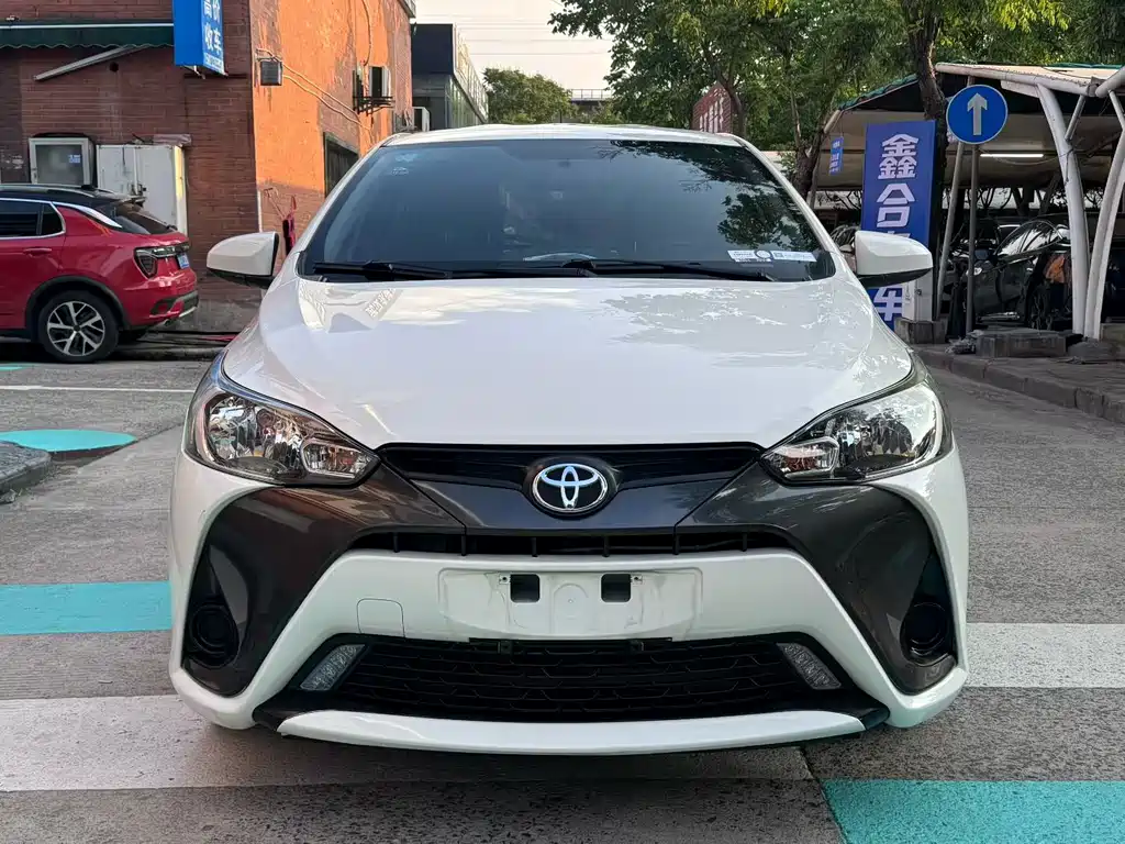 Toyota Yaris L — фото 2