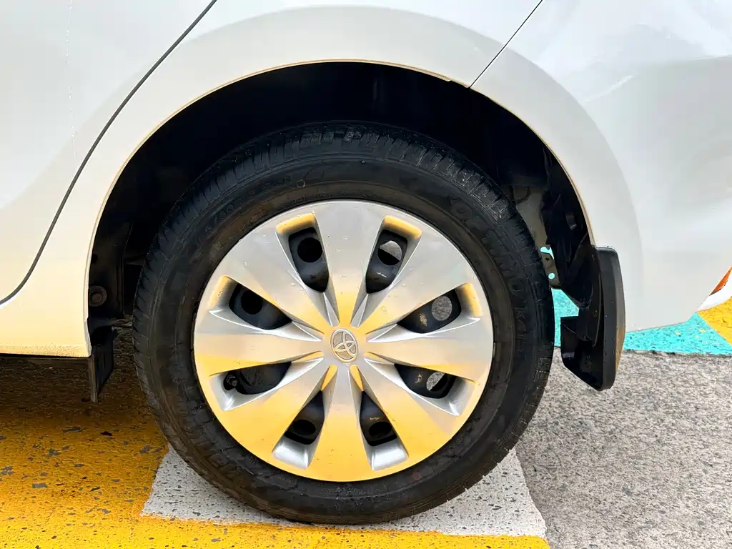 Toyota Yaris L — фото 11