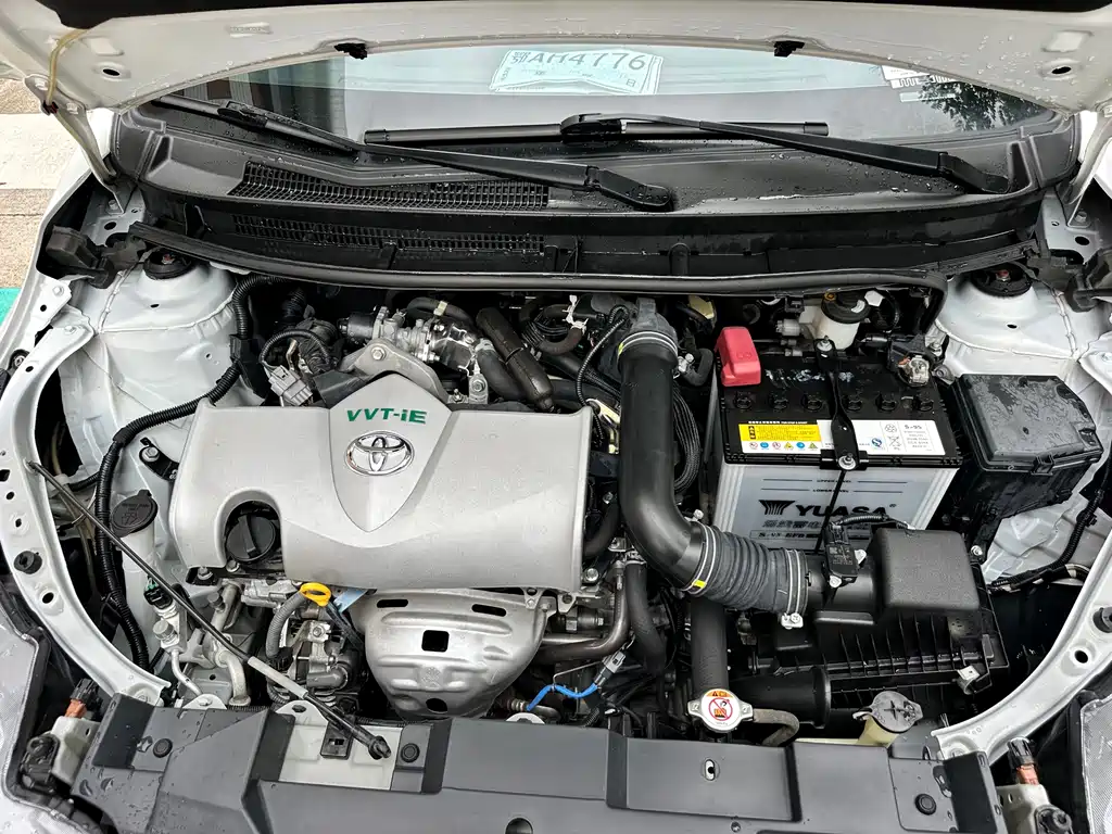 Toyota Yaris L — фото 13