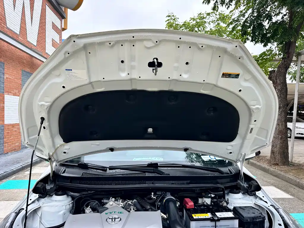 Toyota Yaris L — фото 15
