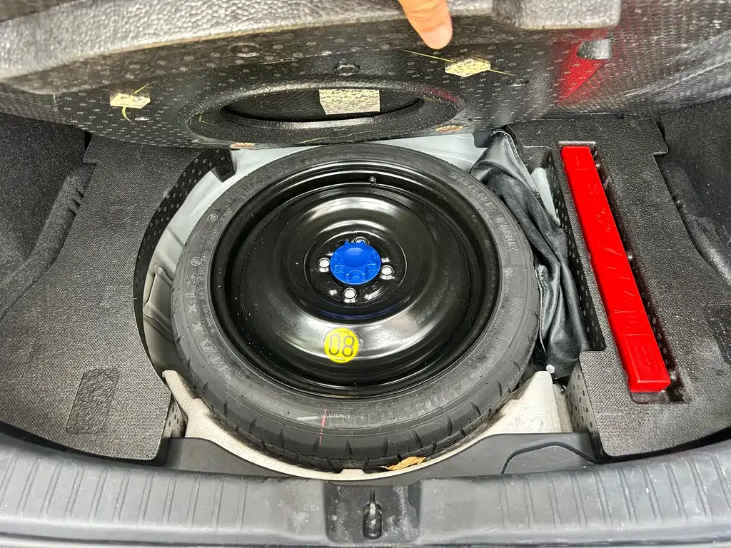 Toyota Yaris L — фото 17