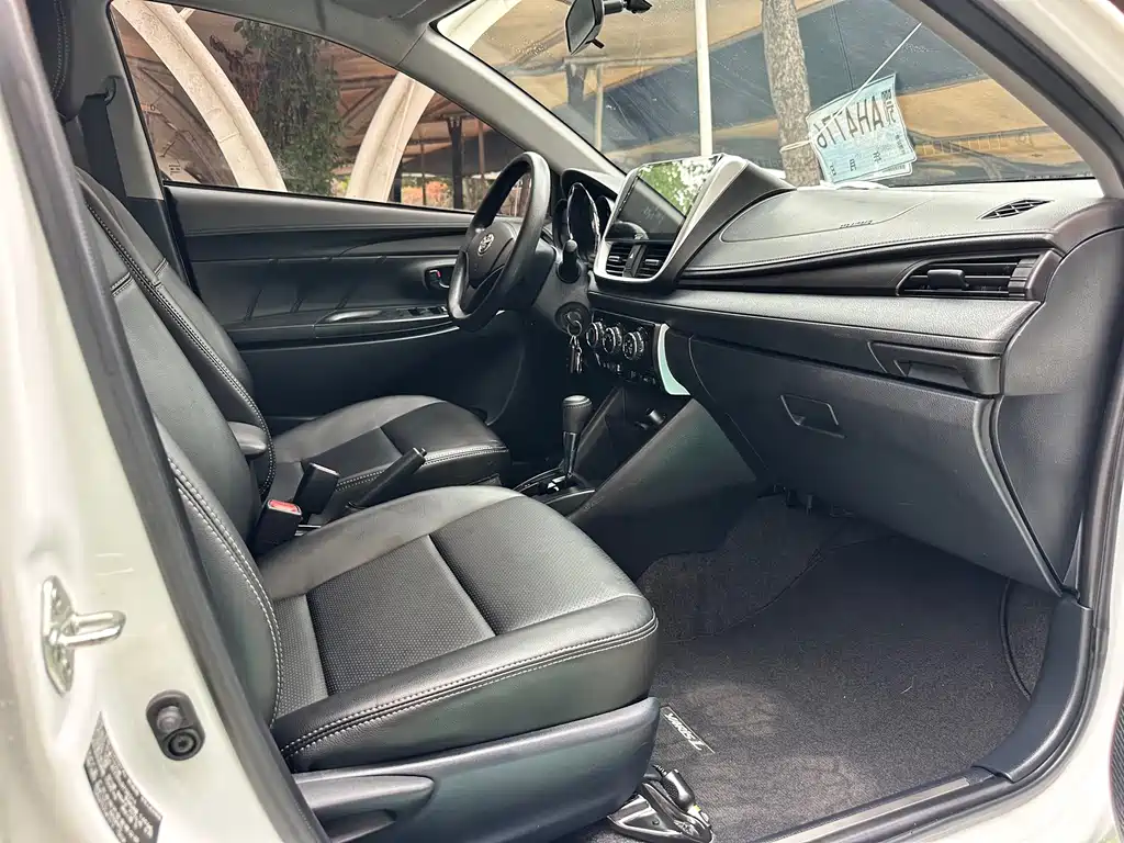 Toyota Yaris L — фото 18