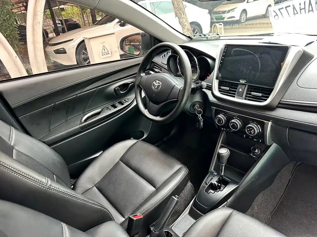 Toyota Yaris L — фото 19