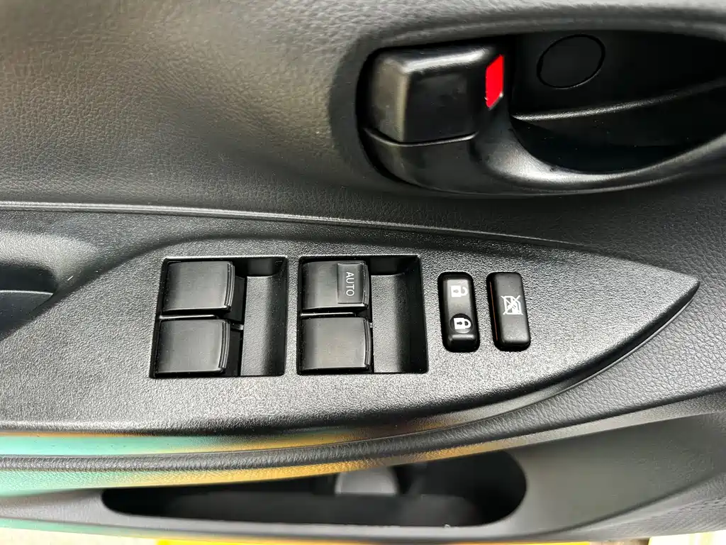 Toyota Yaris L — фото 20