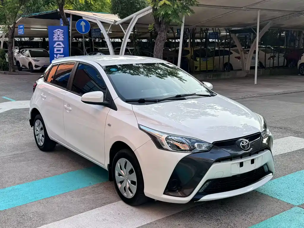 Toyota Yaris L — фото 3