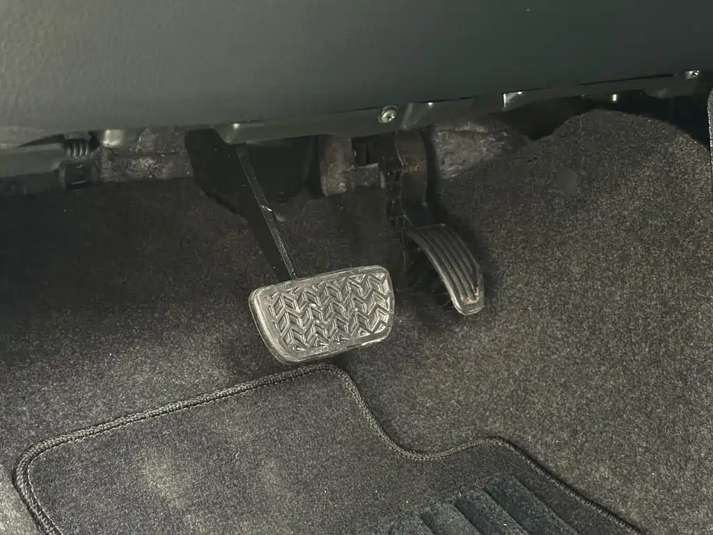 Toyota Yaris L — фото 22