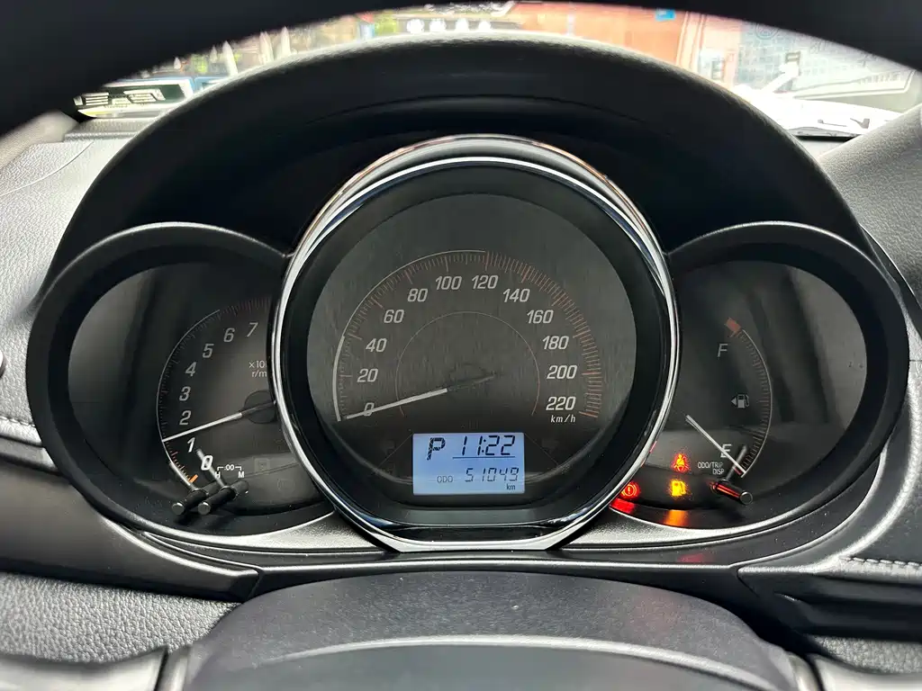 Toyota Yaris L — фото 23