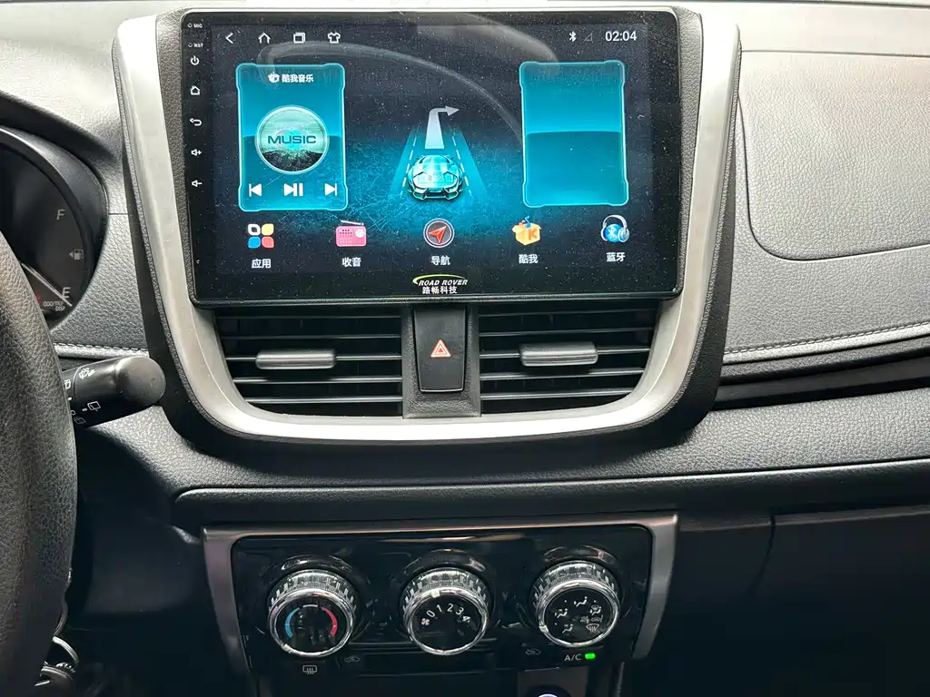 Toyota Yaris L — фото 24
