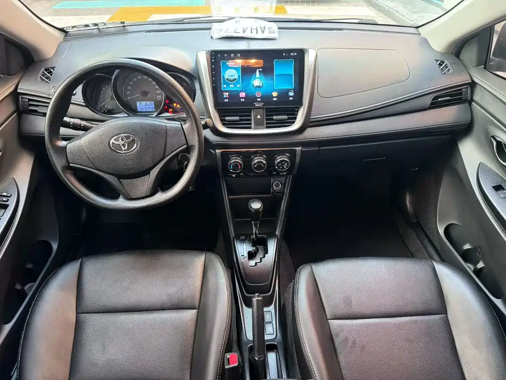 Toyota Yaris L — фото 4